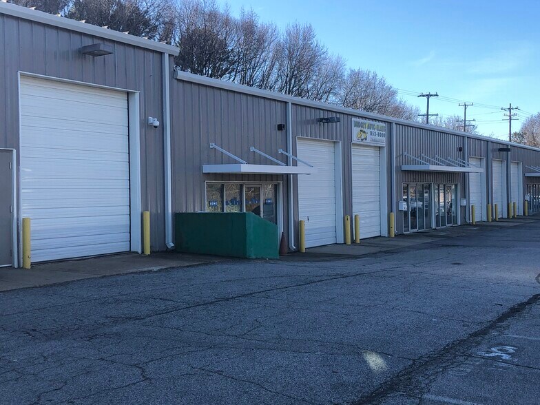 6001 Miller Store Rd, Norfolk, VA à louer - Photo de l’immeuble – Image 2 sur 7