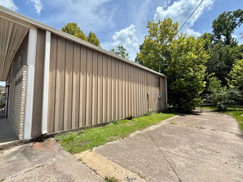 345 TX-327, Silsbee, TX à vendre - Photo de l’immeuble – Image 2 sur 12