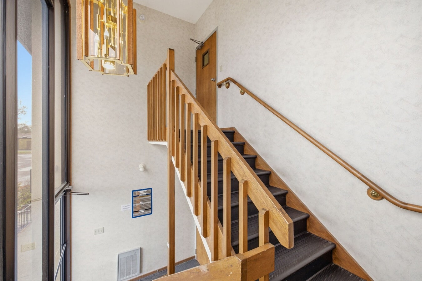 160 Oak St, Glastonbury, CT 06033 - Lot 1H - - Hall d’entrée - Image 2 of 18