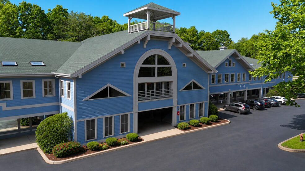 23 Clara Dr, Mystic, CT à louer - Photo de l’immeuble – Image 2 sur 19