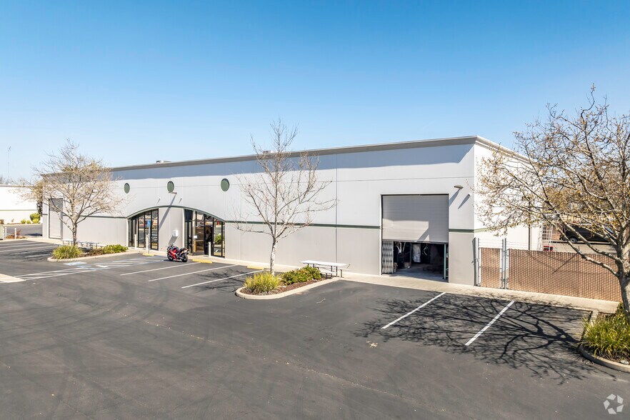 4271 Duluth Ave, Rocklin, CA à louer - Photo principale – Image 1 sur 10