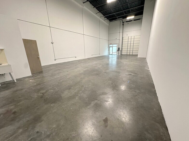 7814-7816 SW Jack James Dr, Stuart, FL à louer - Photo intérieure – Image 3 sur 15