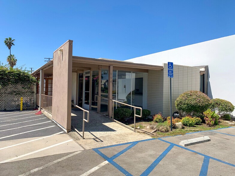 994 Foothill Blvd, Claremont, CA à louer - Photo de l’immeuble – Image 1 sur 14