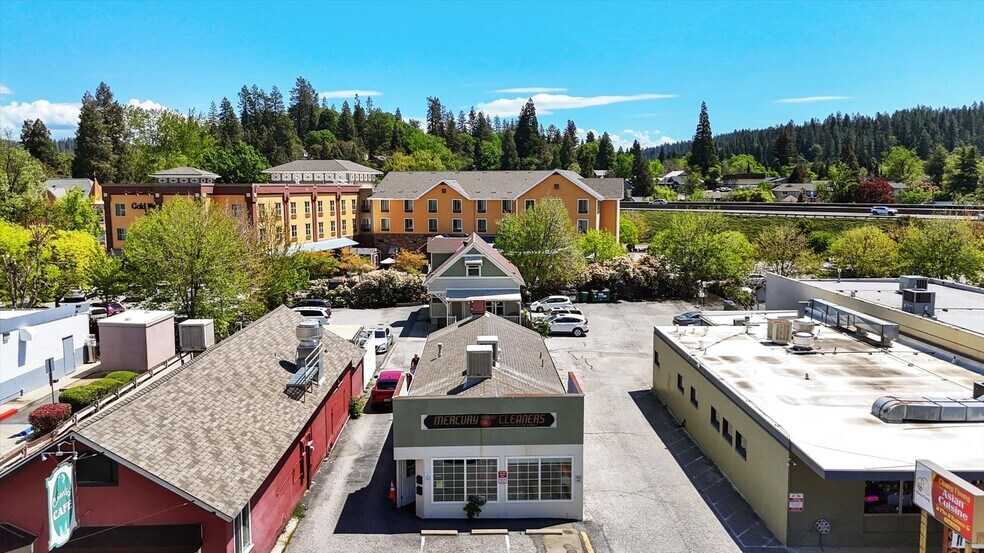 147 S Auburn St, Grass Valley, CA à vendre - Photo de l’immeuble – Image 3 sur 27