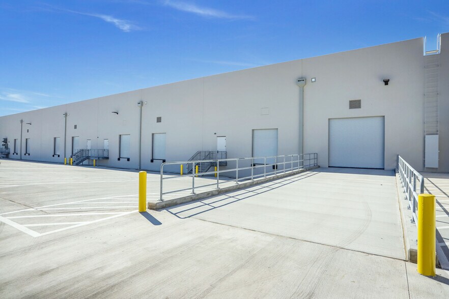 1350 Industrial Blvd, Sugar Land, TX à louer - Photo de l’immeuble – Image 2 sur 5