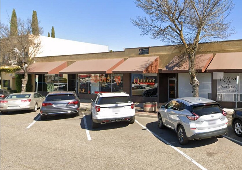 145 N 2nd Ave, Oakdale, CA à louer - Photo de l’immeuble – Image 1 sur 3