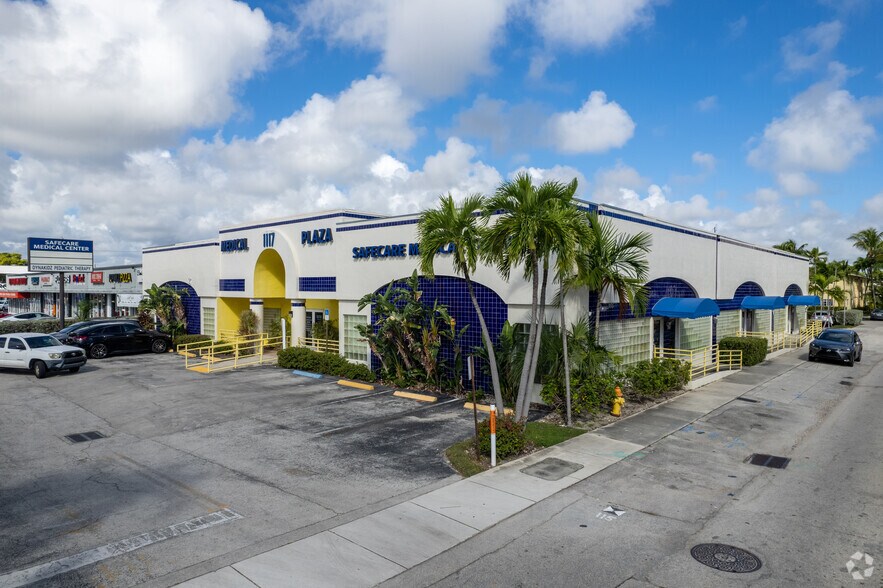 1117 E Hallandale Beach Blvd, Hallandale Beach, FL à louer - Photo principale – Image 1 sur 9