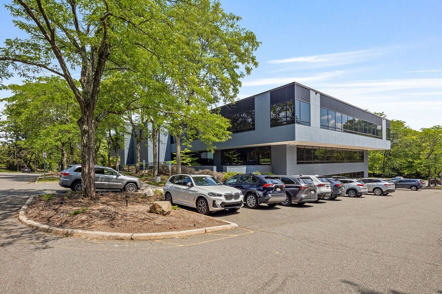 95 Chestnut Ridge Rd, Montvale, NJ à louer - Photo de l’immeuble – Image 2 sur 20