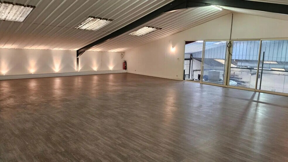 Local d'activités dans Castelnaudary à vendre - Photo de l’immeuble – Image 2 sur 10