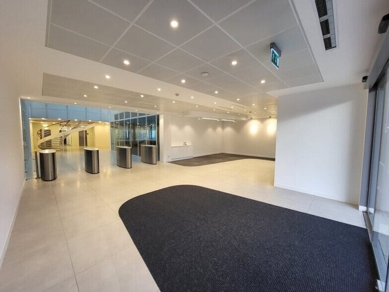 800 Pavilion Dr, Northampton à vendre - Photo de l’immeuble – Image 2 sur 8