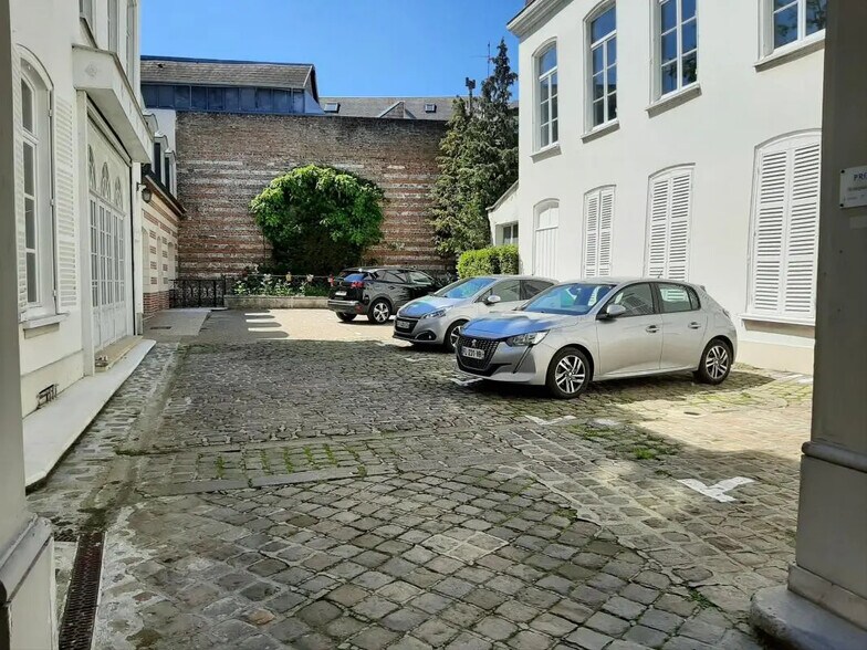 Bureau dans Amiens à louer - Photo de l’immeuble – Image 2 sur 12