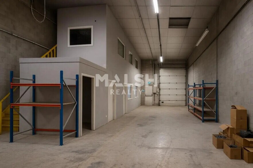 Local d’activités dans Irigny à louer - Photo de l’immeuble – Image 2 sur 5