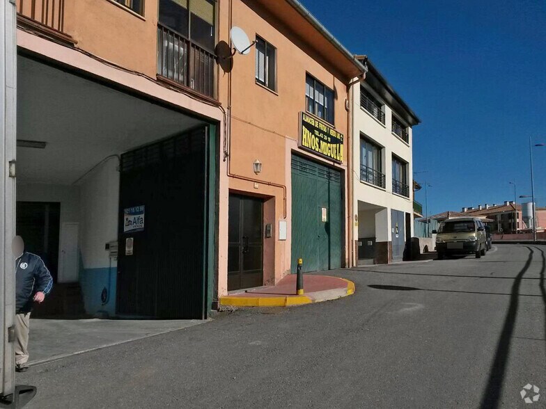 Immeuble residentiel dans La Lastrilla, Segovia à vendre - Photo de l’immeuble – Image 2 sur 2