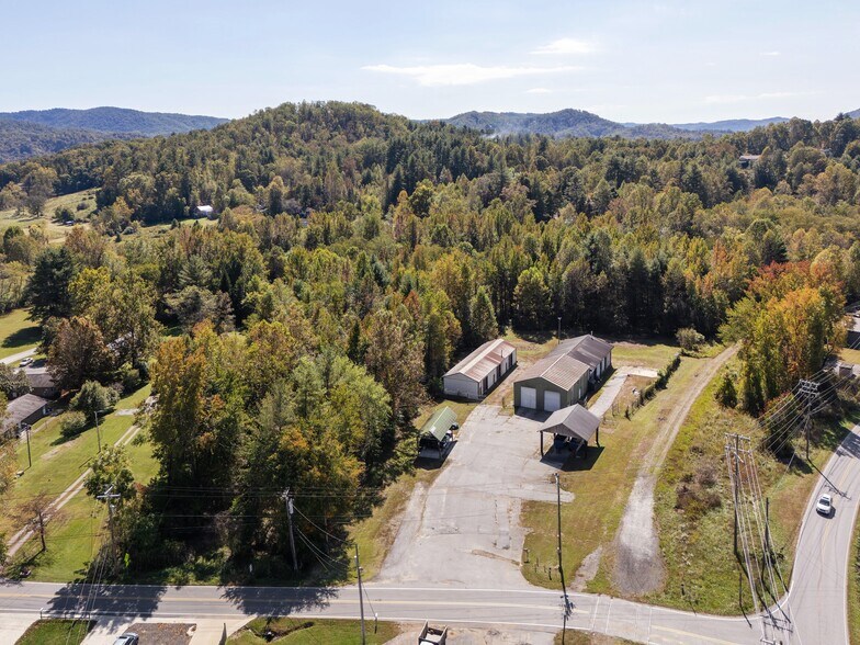 5 Etowah School Rd, Etowah, NC à vendre - Photo de l’immeuble – Image 3 sur 15