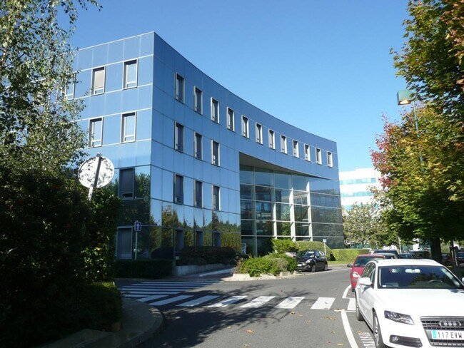 Plus de détails pour 18 Place Des Nympheas, Villepinte - Bureau à louer