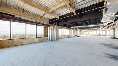 5060 California Ave, Bakersfield, CA à louer Numérisation 3D Matterport– Image 1 sur 3