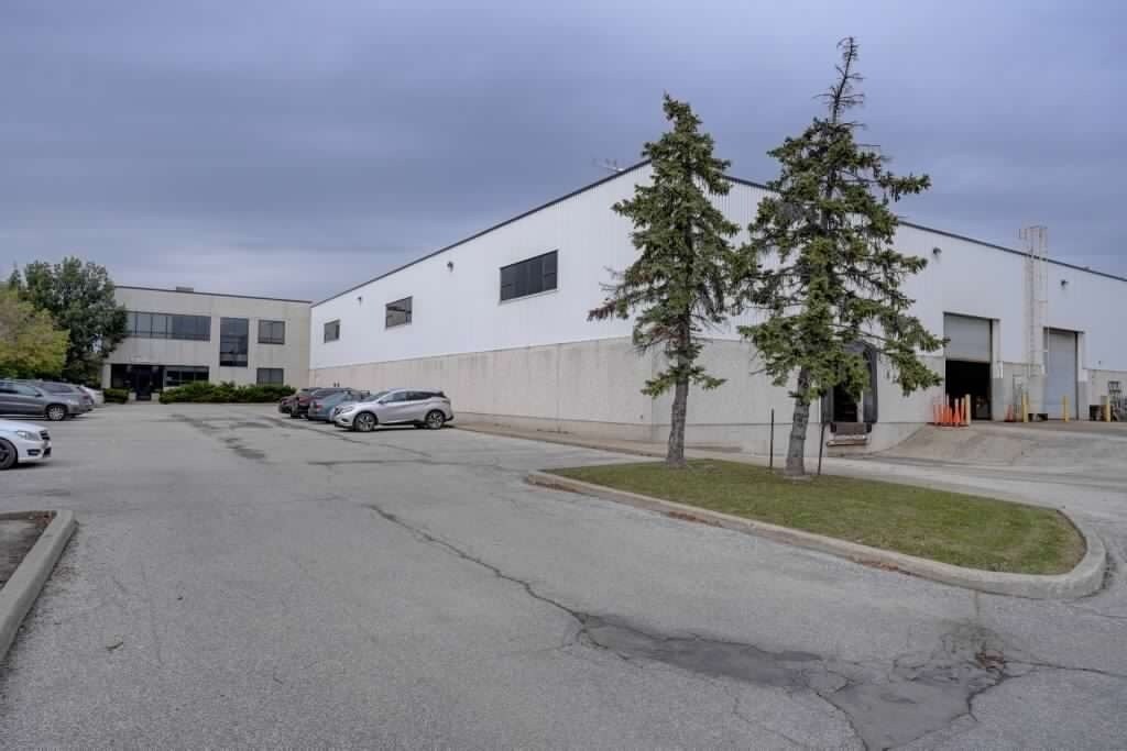 6811 Edwards Blvd, Mississauga, ON à louer Photo de l’immeuble– Image 1 sur 13