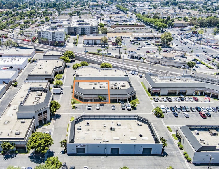13892 Harbor Blvd, Garden Grove, CA à vendre - Photo principale – Image 1 sur 5