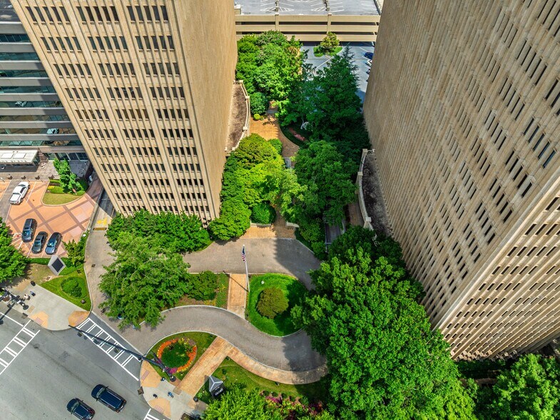 3400 Peachtree Rd NE, Atlanta, GA à louer - Photo de l’immeuble – Image 3 sur 11