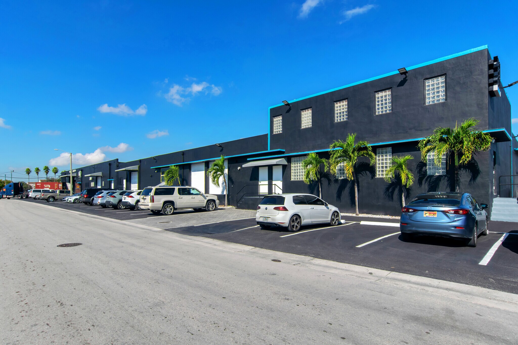 2901-2915 NW 34th St, Miami, FL à louer Photo de l’immeuble– Image 1 sur 18