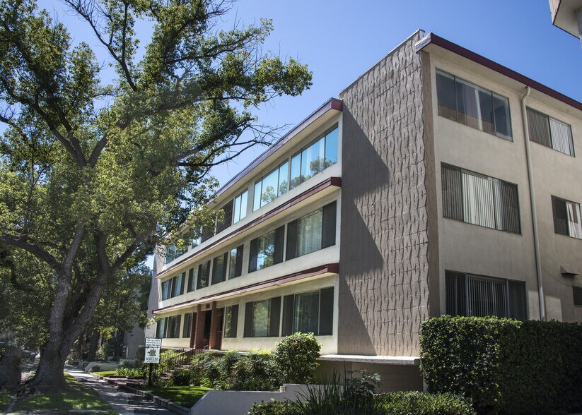 195 S Wilson Ave, Pasadena, CA à vendre - Photo de l’immeuble – Image 2 sur 32