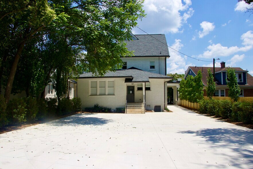 22 Mills Ave, Greenville, SC à louer - Photo de l’immeuble – Image 2 sur 3