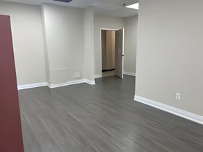 154 Queen St S, Mississauga, ON à louer Photo intérieure– Image 2 sur 8