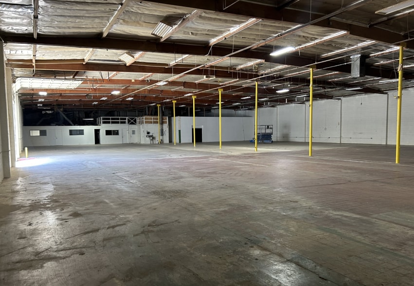 13600 Vaughn St, San Fernando, CA à louer - Photo de l’immeuble – Image 2 sur 4