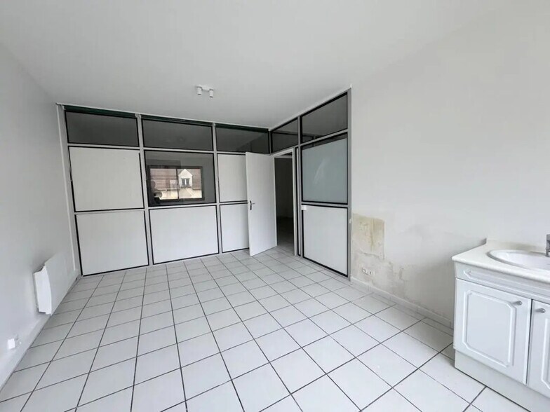 Bureau dans Conflans-Sainte-Honorine à louer - Photo de l’immeuble – Image 3 sur 8