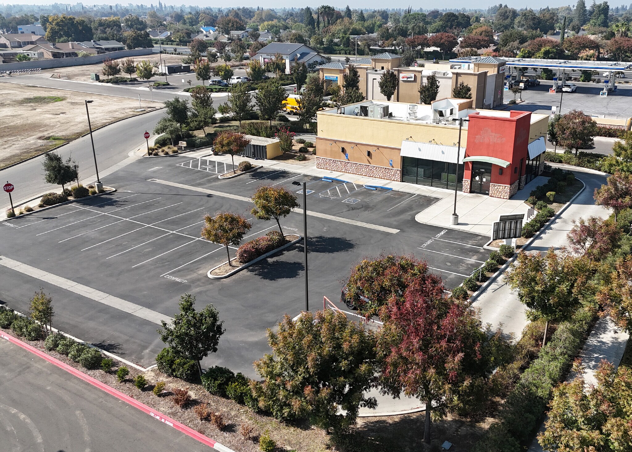 2918 N Dinuba Blvd, Visalia, CA à louer Photo de l’immeuble– Image 1 sur 7