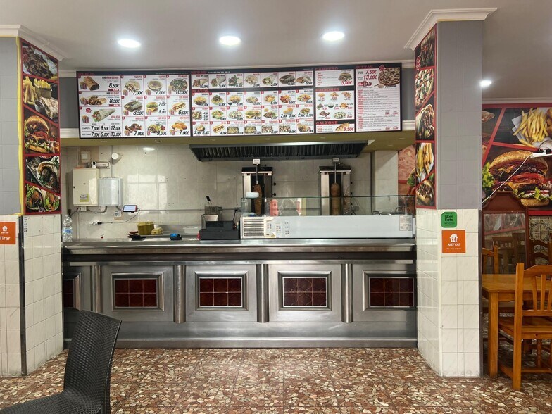 Local commercial dans Torremolinos, Málaga à louer - Photo de l’immeuble – Image 3 sur 42