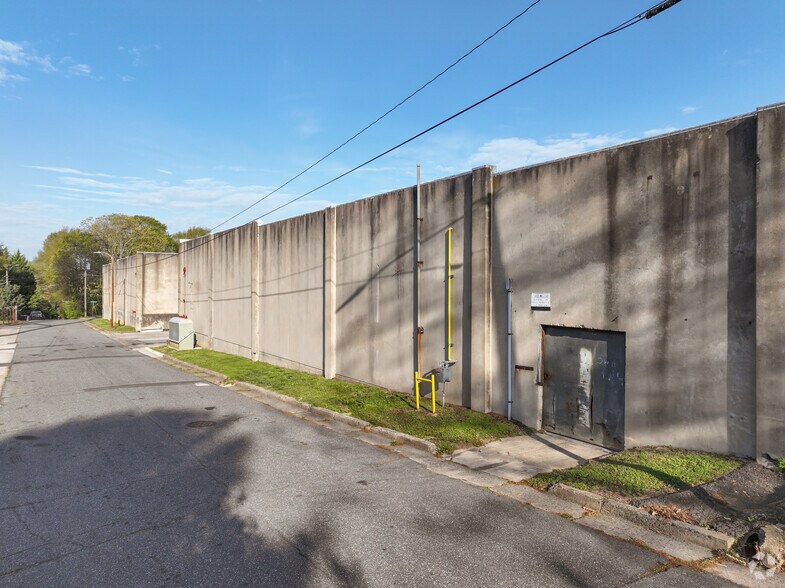 100 W Parkwood St, Stanley, NC à vendre - Photo principale – Image 1 sur 13
