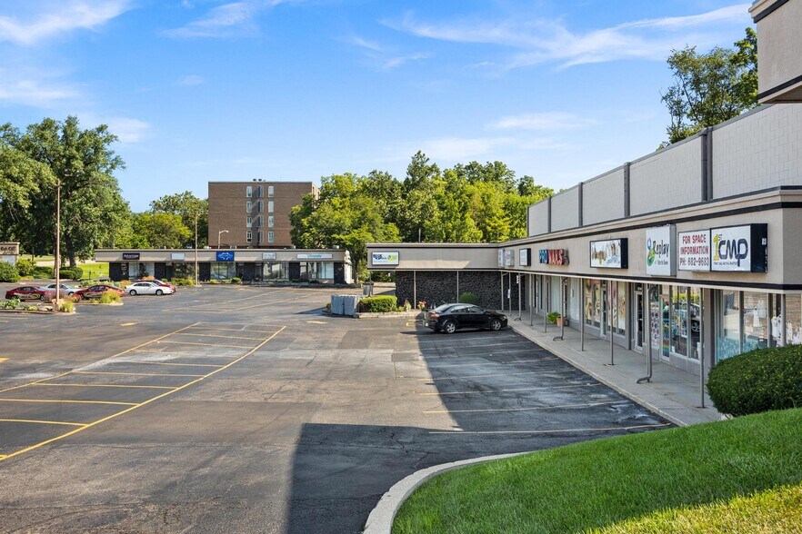 4408 N Knoxville Ave, Peoria, IL à louer - Photo de l’immeuble – Image 2 sur 12