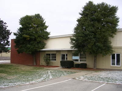 7645 National Tpke, Louisville, KY à louer - Photo de l’immeuble – Image 2 sur 4