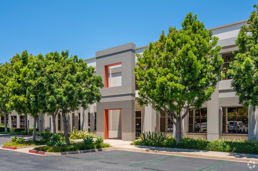 121 Innovation Dr, Irvine, CA à louer - Photo principale – Image 1 sur 17