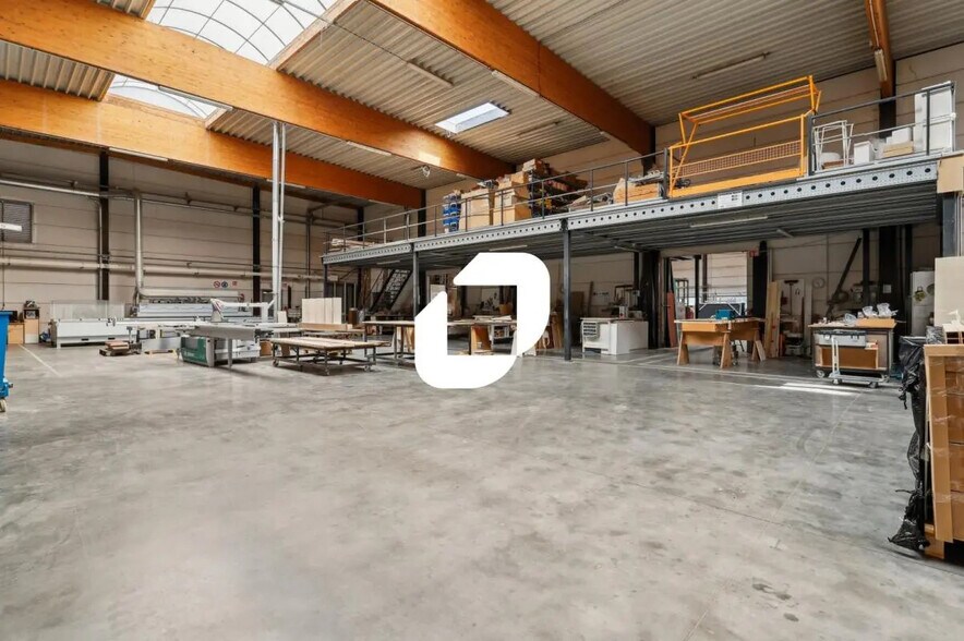 Local d’activités dans Tourcoing à louer - Photo de l’immeuble – Image 2 sur 19