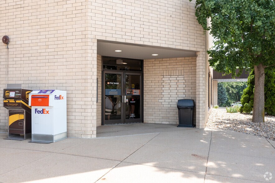 1100 W Glen Ave, Peoria, IL à louer - Photo de l’immeuble – Image 3 sur 13
