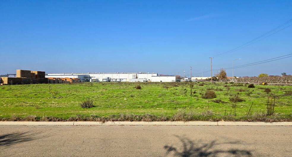 NWC of Mendocino Avenue & Industrial Drive, Parlier, CA à vendre - Photo principale – Image 1 sur 2