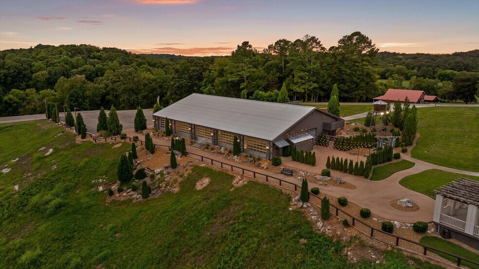 1020 Thomas Rd, Benton, TN à vendre - Photo de l’immeuble – Image 2 sur 82