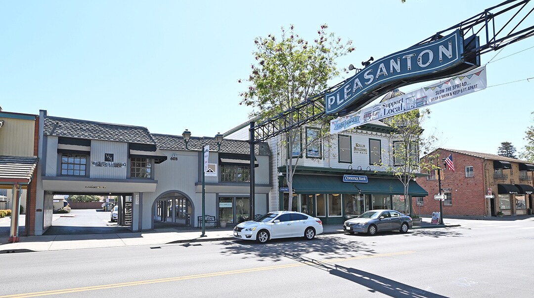 608 Main St, Pleasanton, CA à louer Photo de l’immeuble– Image 1 sur 14