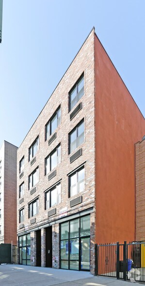 1666 Broadway, Brooklyn, NY à vendre - Photo principale – Image 1 sur 6