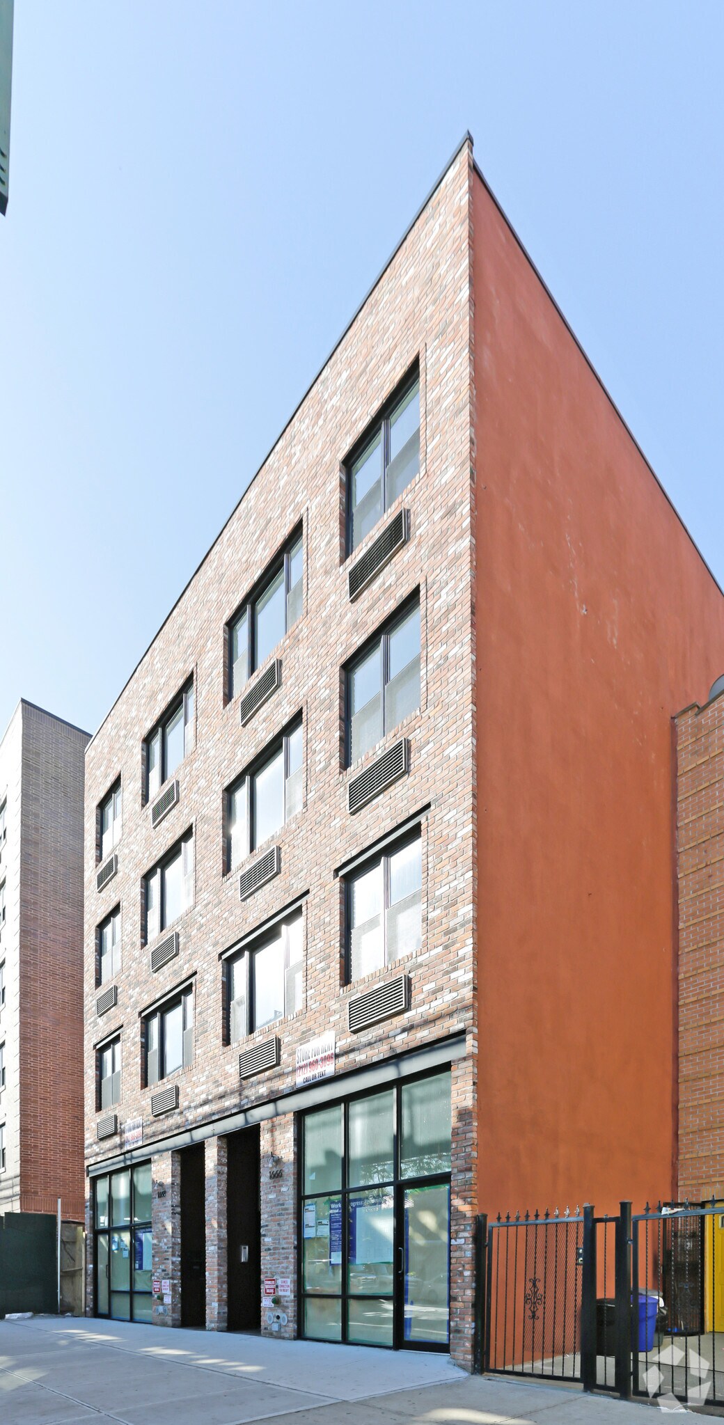 1666 Broadway, Brooklyn, NY à vendre Photo principale– Image 1 sur 7
