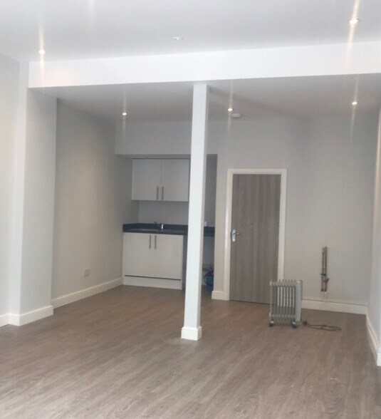 74 Chigwell Rd, Londres à louer - Photo intérieure – Image 2 sur 2