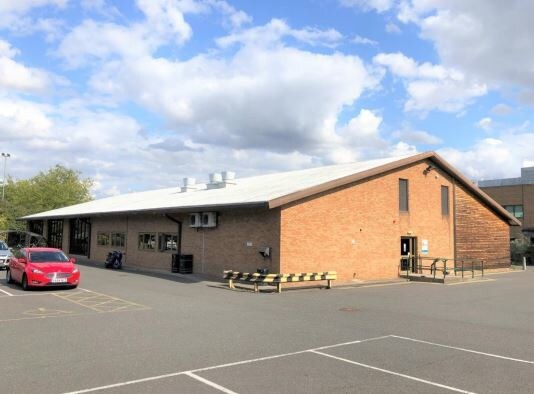 Manton Ln, Bedford à vendre - Photo principale – Image 1 sur 2
