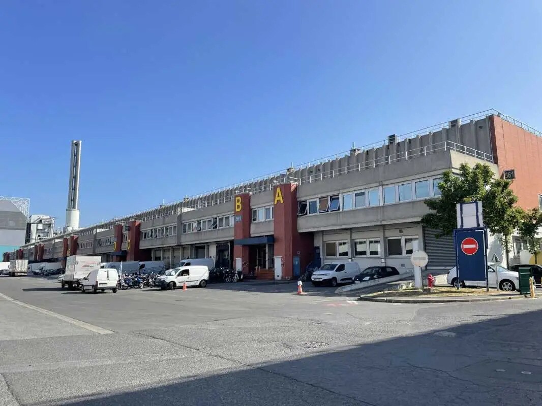 Local d’activités dans Saint-Ouen-sur-Seine à louer Photo de l’immeuble– Image 1 sur 10