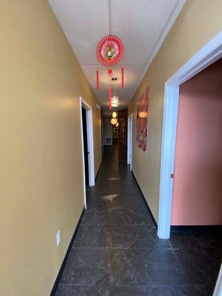 24235-24311 Harper Ave, Saint Clair Shores, MI à louer - Photo intérieure – Image 3 sur 10