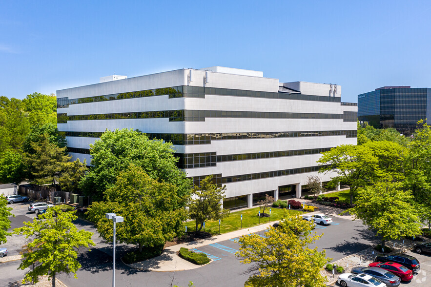 105 Fieldcrest Ave, Edison, NJ à louer - Photo de l’immeuble – Image 1 sur 9