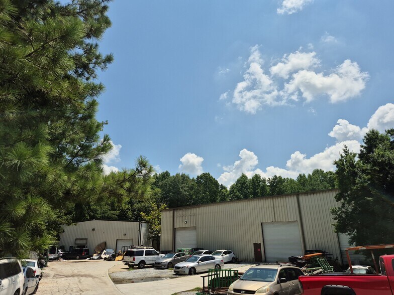 4300 Business Park Court portefeuille de 2 biens à vendre sur LoopNet.fr - Photo de l’immeuble – Image 2 sur 11