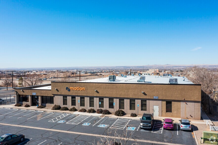 5741 Midway Park Pl NE, Albuquerque, NM à louer - Photo de l’immeuble – Image 3 sur 4