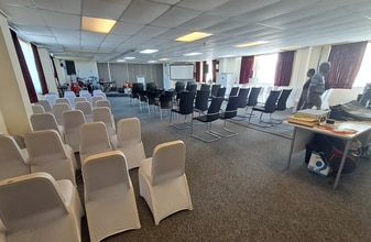 87 Beddington Ln, Croydon à louer Photo intérieure– Image 2 sur 4